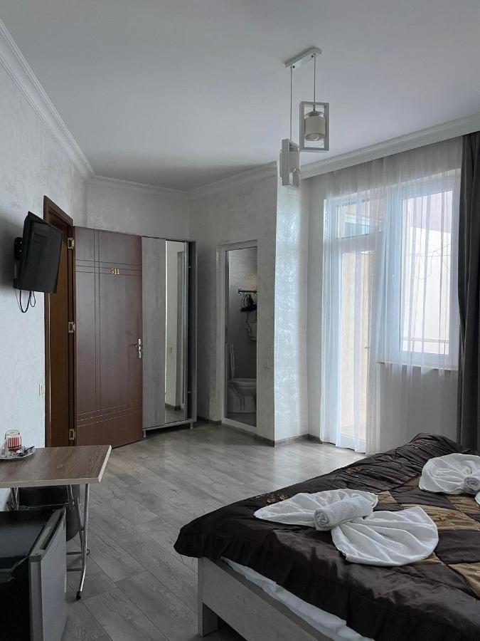 Nana'S Hotel Tchaikovsky Street 34 Batumi Exteriör bild